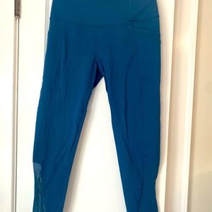 Victoria’s Secret total knockout leggings Teal Scallop Detail